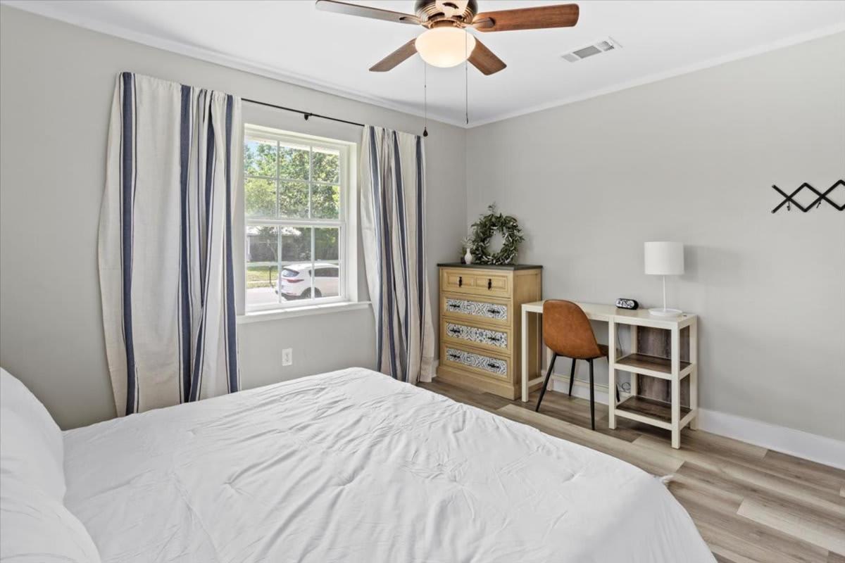 Ranch Home Gem 5Br Home Sleeps 12 With Game Room Gulfport Eksteriør billede