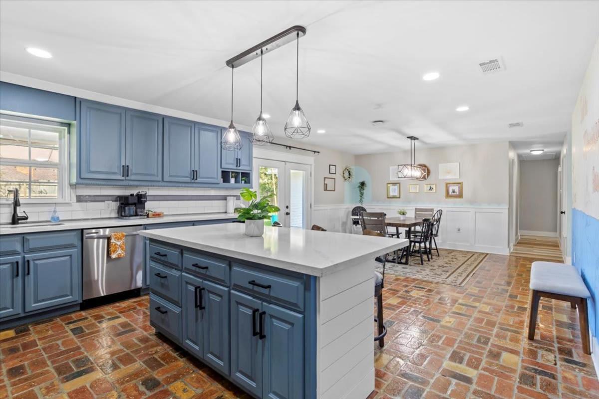 Ranch Home Gem 5Br Home Sleeps 12 With Game Room Gulfport Eksteriør billede